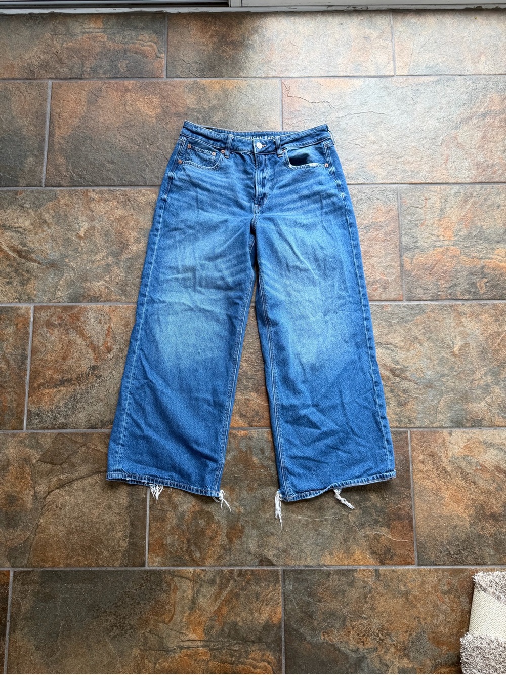American Eagle Outfitters Wide-Leg Jeans in Medium Blue